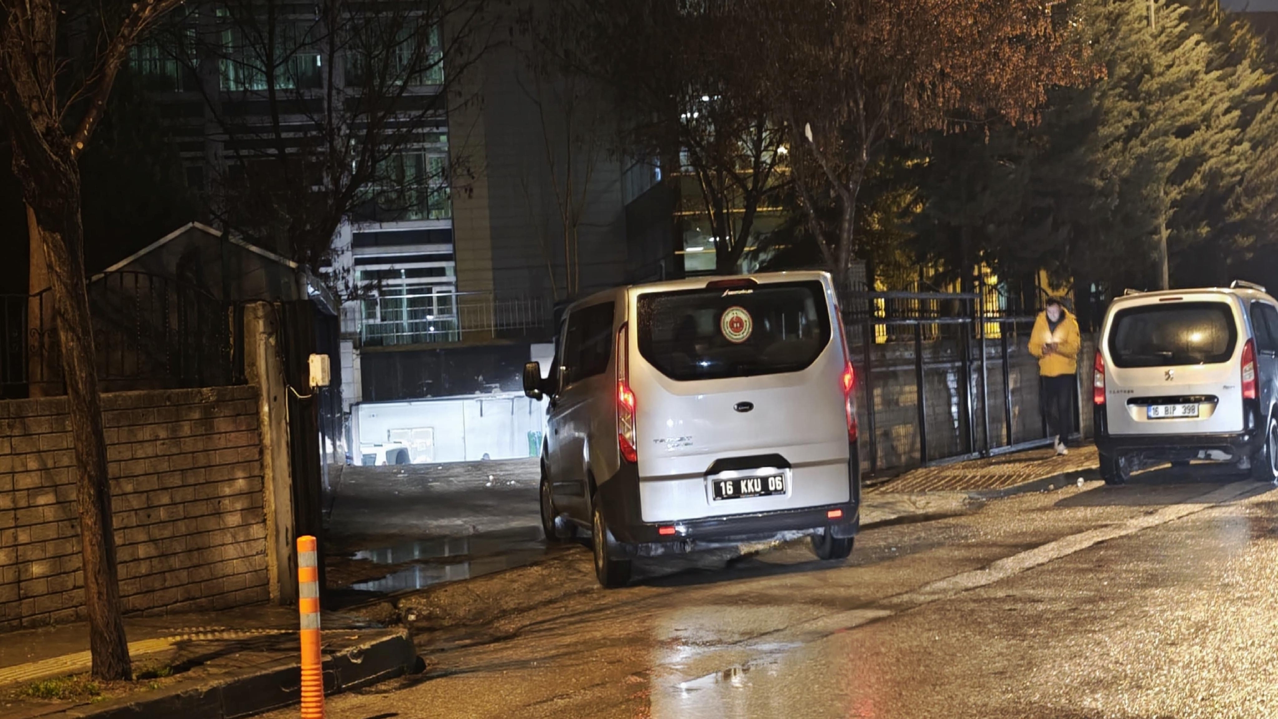 bursada-cami-tuvaletinde-bir-kisi-meyyit-bulundu-xWK2MLeR.jpg