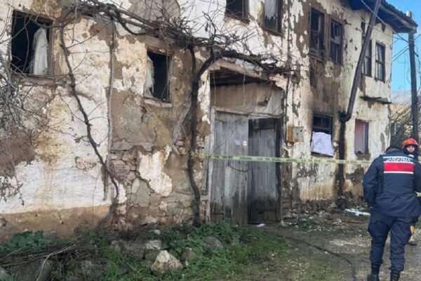 Bursa’da evde çıkan yangında 86 yaşındaki yaşlı adam öldü haberi