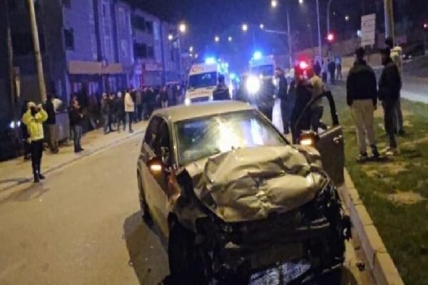 Bursa’da iki otomobilin çarpışması sonucu 5 kişi yaralandı haberi