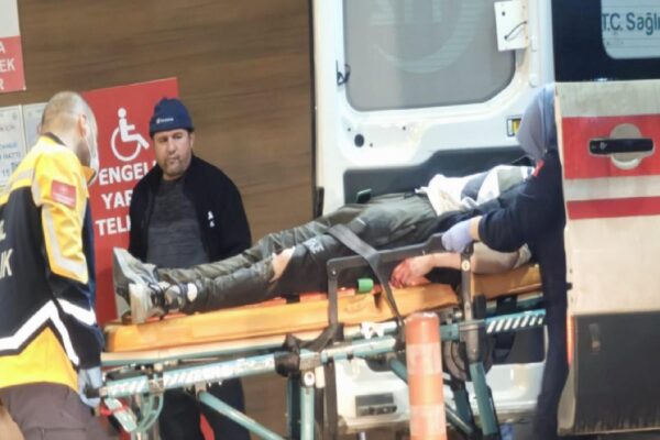 Bursa’da motosikletin yayaya çarptığı kazada 2 kişi yaralandı