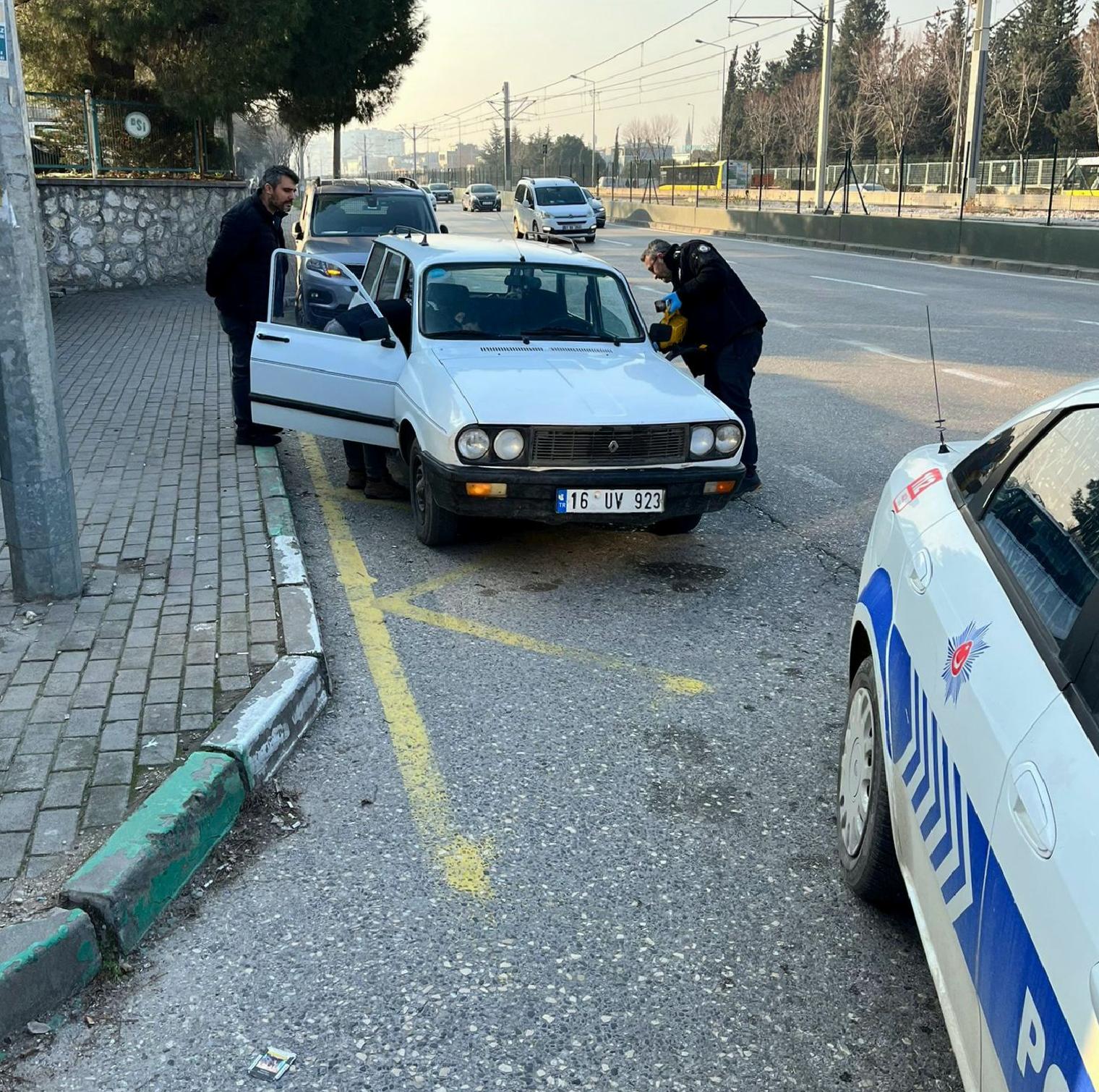 bursada-otomobil-calan-supheli-yakalandi-haberi-pTvnGeu3.jpg