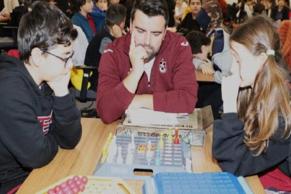 Bursa’da Zeka Oyunları Süper Ligi törenle başladı