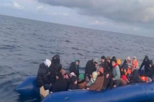 Çanakkale açıklarında 46 düzensiz göçmen kurtarıldı haberi