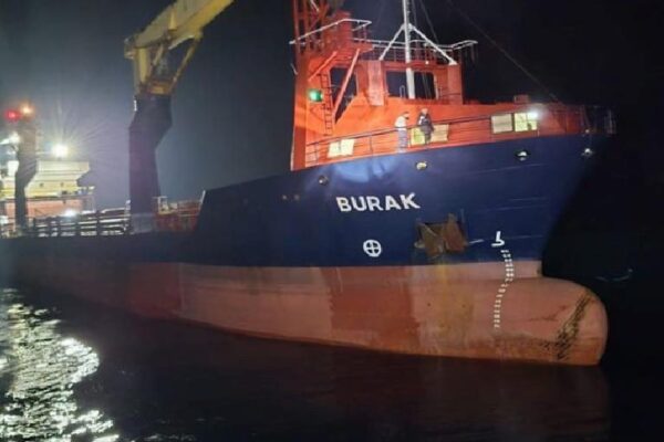 Çanakkale Boğazı’nda arızalanan gemi kurtarıldı haberi