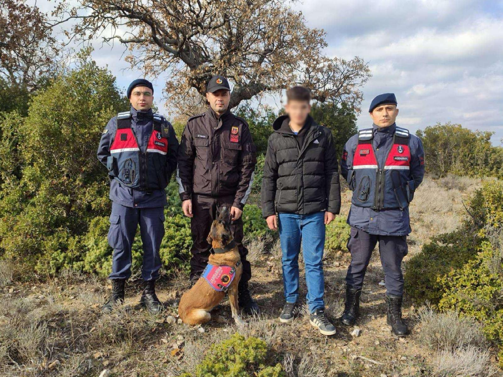 canakkalede-kayip-cocuk-ormanda-uyurken-bulundu-haberi-tHSfK2Jv.jpg