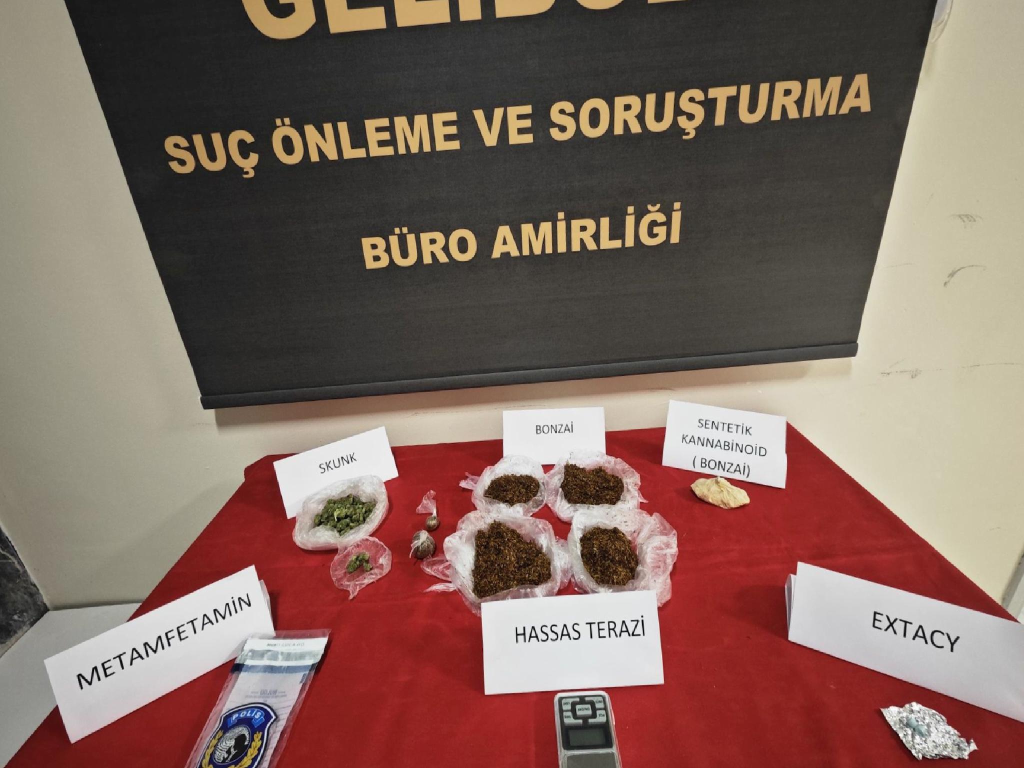 canakkaledeki-uyusturucu-operasyonunda-yakalanan-zanlilardan-biri-tutuklandi-WF3JRYF6.jpg