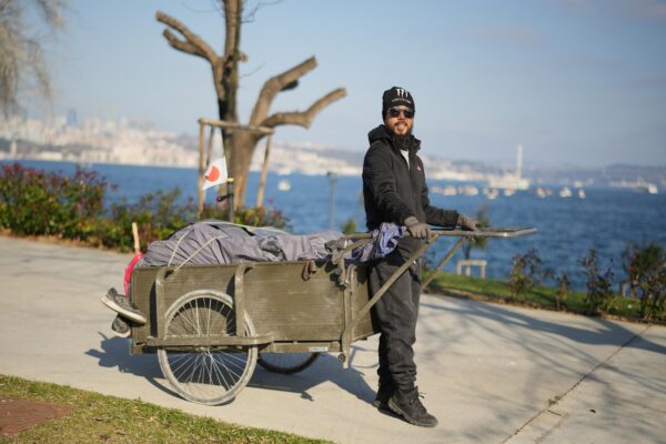 “Çekçek” arabasıyla dünyayı dolaşan Japon gezgin, Türklerin misafirperverliğine hayran kaldı haberi