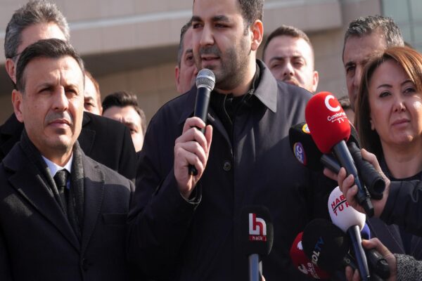 CHP Gençlik Kolları Genel Başkanı Cem Aydın adli kontrol şartıyla serbest bırakıldı haberi
