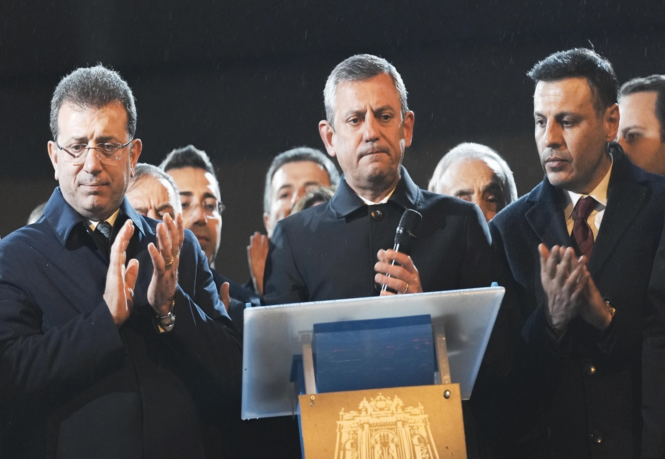 chp-genel-baskani-ozel-besiktas-belediyesi-onunde-konustu-U1bNIOEr.jpg