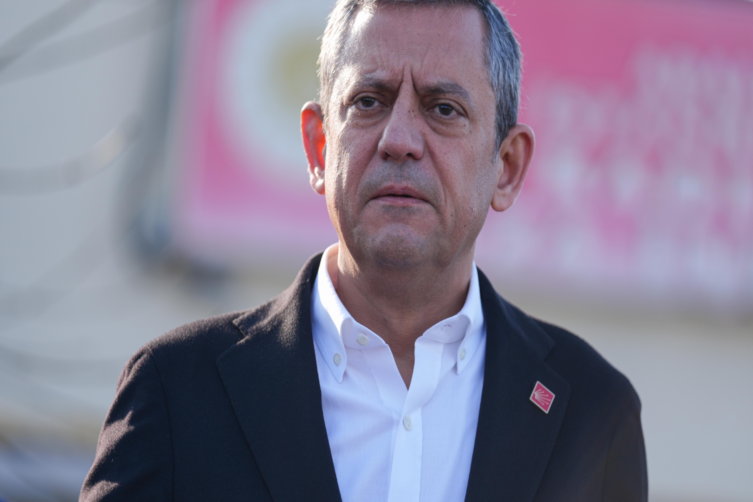 chp-genel-baskani-ozel-cezaevindeki-mine-ozerden-ve-cigdem-materi-ziyaret-etti-dfIUbpgS.jpg