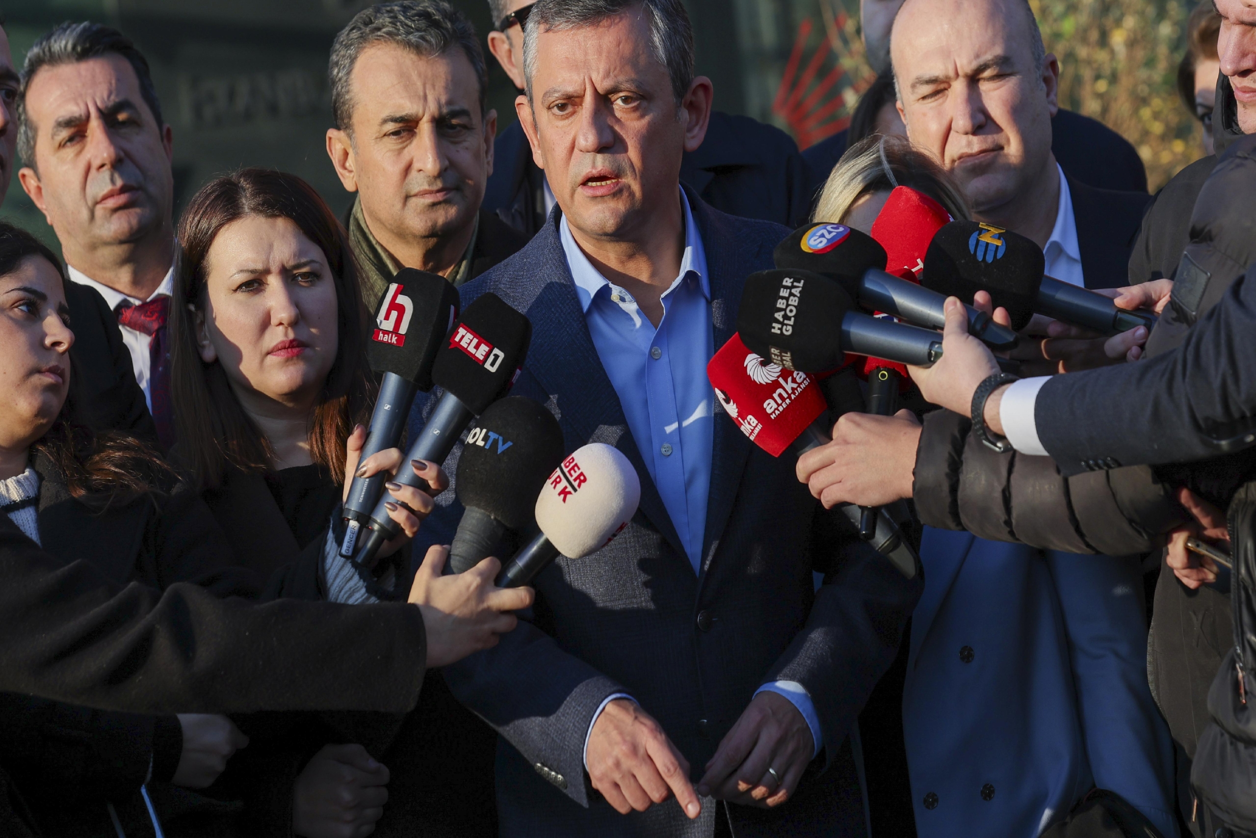 chp-genel-baskani-ozel-istanbuldaki-olaganustu-myk-toplantisinin-ardindan-konustu-JGO3rHnV.jpg