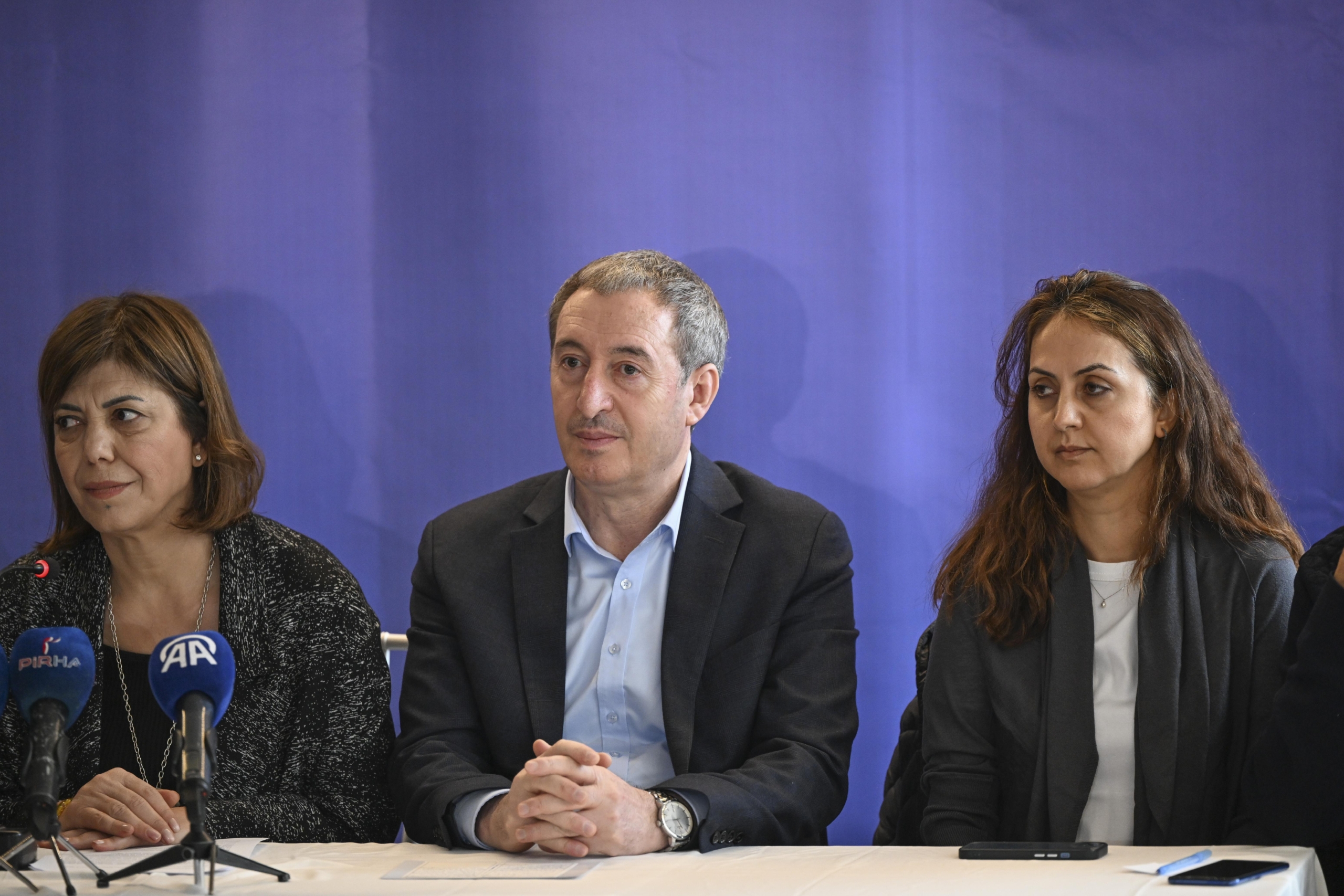 dem-parti-es-genel-baskani-bakirhan-istanbulda-konustu-LQwNeEvk.jpg