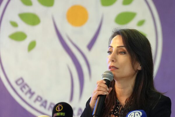 DEM Parti Eş Genel Başkanı Hatimoğulları İstanbul’da panele katıldı haberi