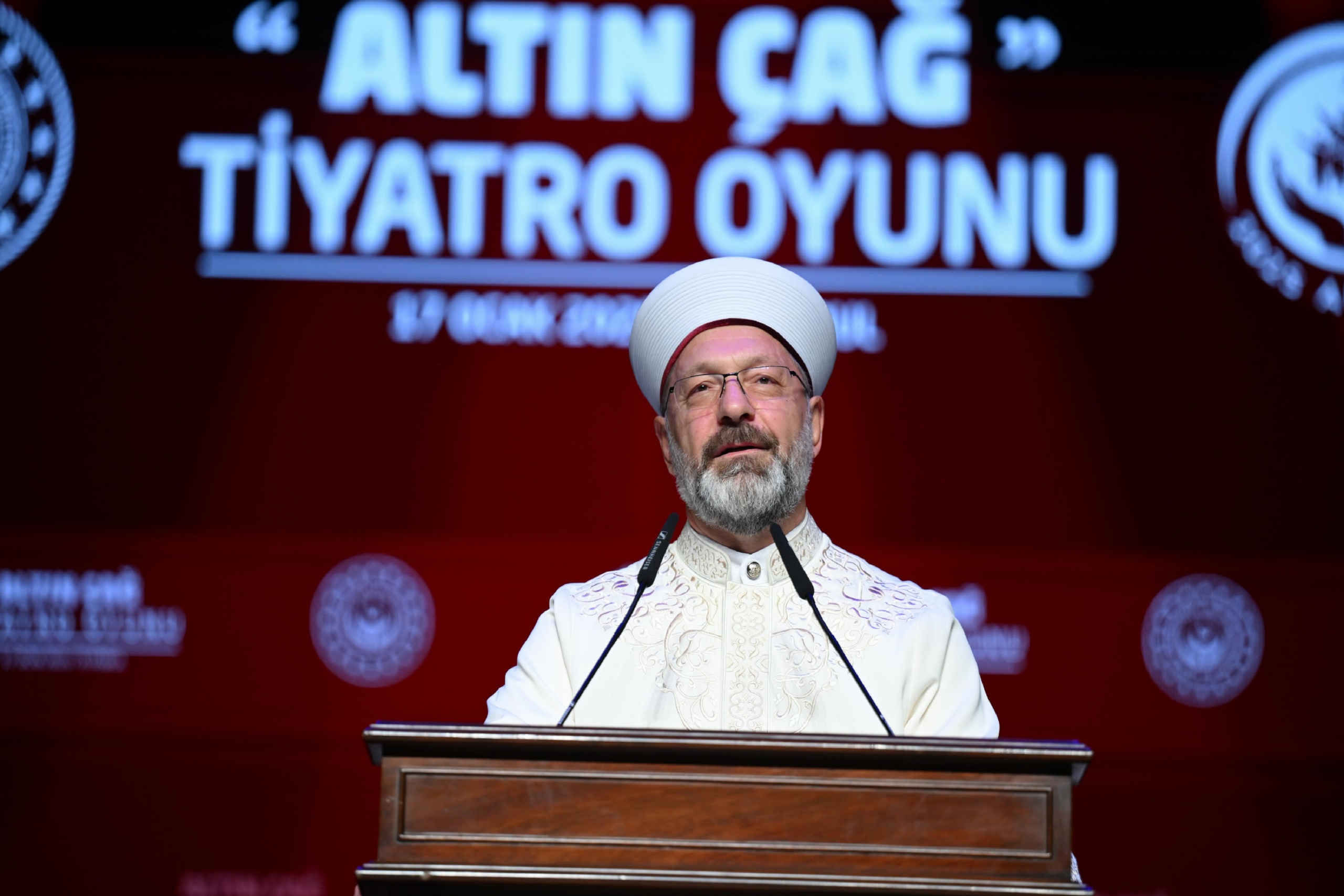 diyanet-isleri-baskani-erbas-altin-cag-tiyatro-oyununun-gosterimine-katildi-jWGnwpMV.jpg