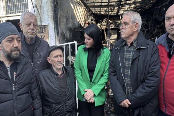 Edirne Belediye Başkanı Akın, yangında zarar gören iş yerlerini ziyaret etti haberi