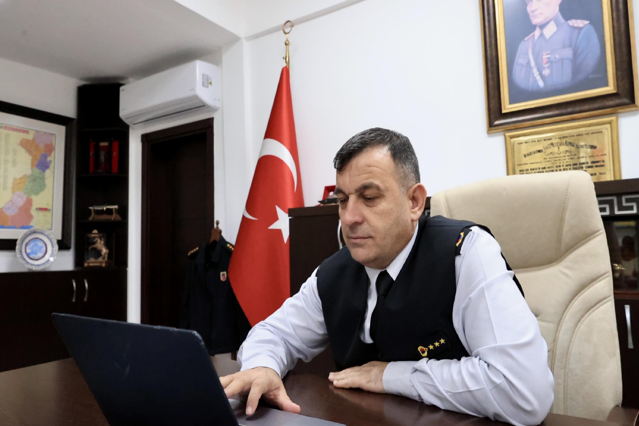 edirne-jandarma-kumandani-ermis-aanin-yilin-kareleri-oylamasina-katildi-mBjIl5RT.jpg
