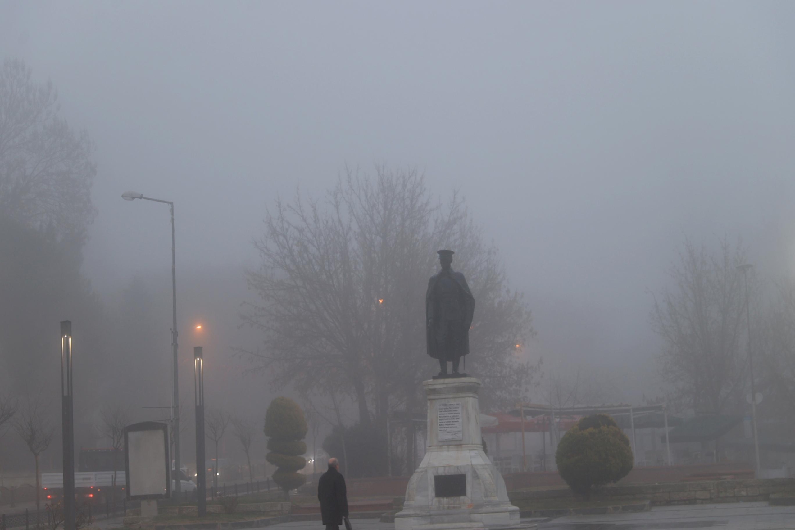 edirne-ve-tekirdagda-sis-etkili-oldu-haberi-ARMTbEhm.jpg