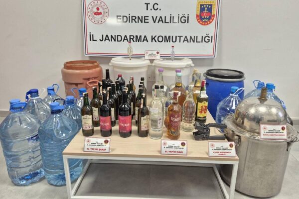 Edirne’de evinde sahte içki üreten şüpheli yakalandı haberi