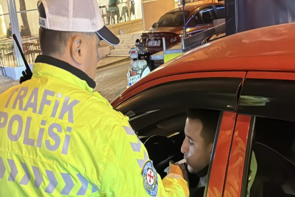 Edirne’de trafik kurallarını ihlal eden 19 sürücüye ceza uygulandı haberi