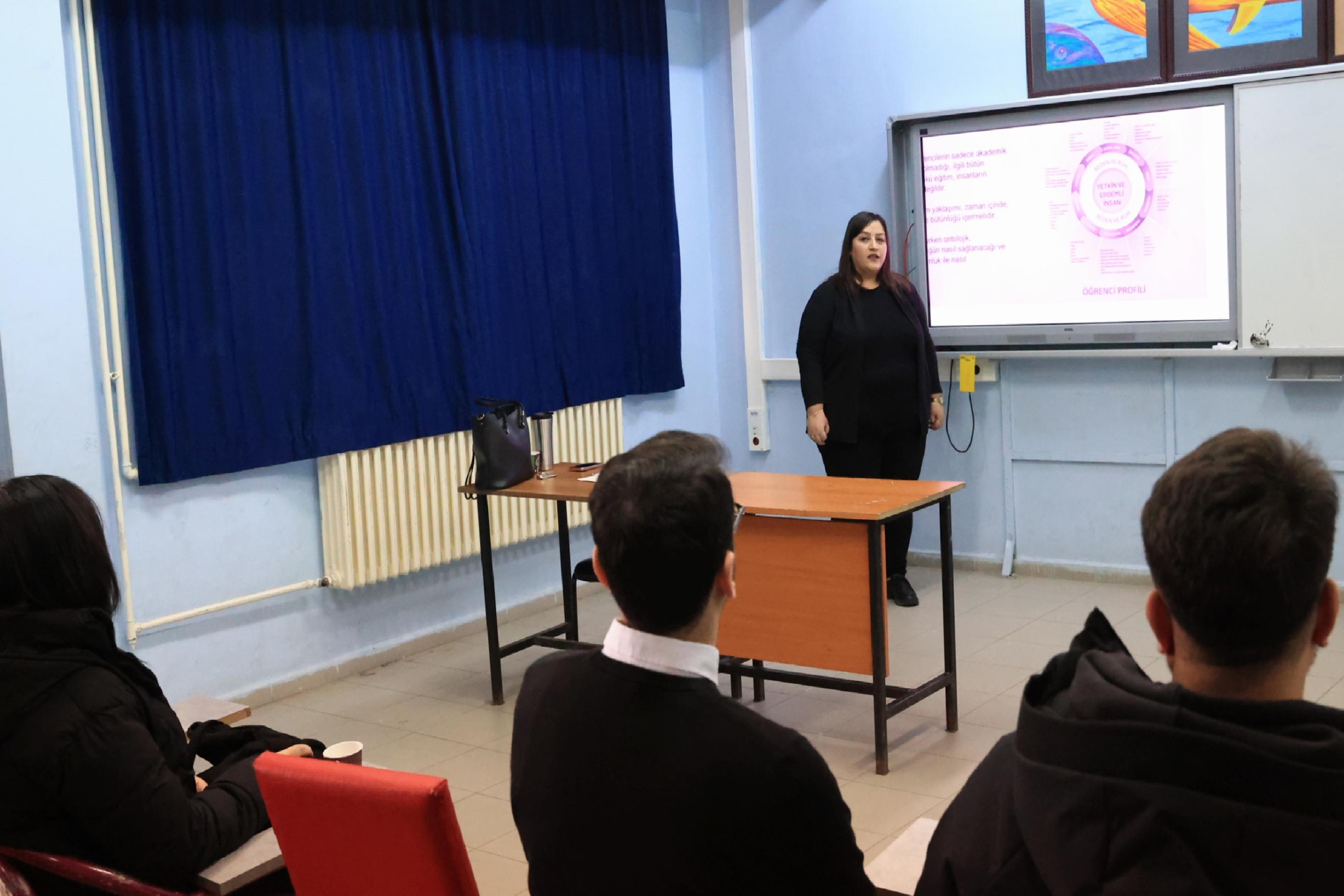 edirnede-velilere-turkiye-yuzyili-maarif-modeli-egitimi-veriliyor-XggZjta9.jpg