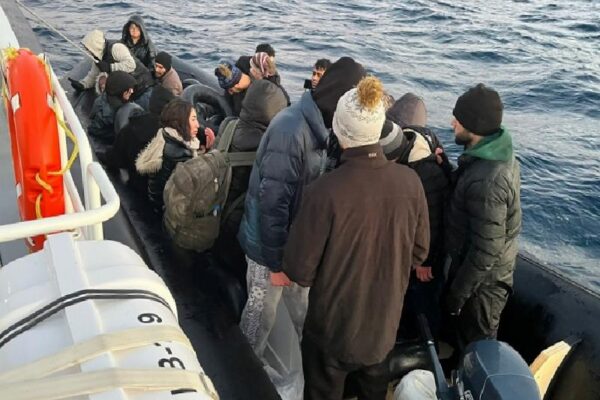 Ege Denizi’nde 32 düzensiz göçmen yakalandı