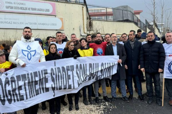 Eğitim Bir Sen’den Büyükçekmece’de öğrencisinin lisede bıçakladığı müdür yardımcısına destek