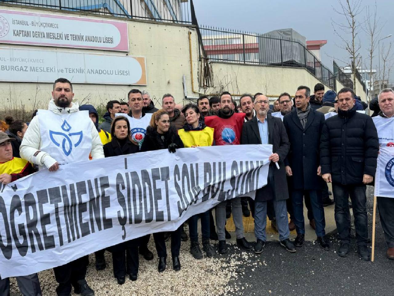 egitim-bir-senden-buyukcekmecede-ogrencisinin-lisede-bicakladigi-mudur-yardimcisina-destek-zdmPDKRu.jpg