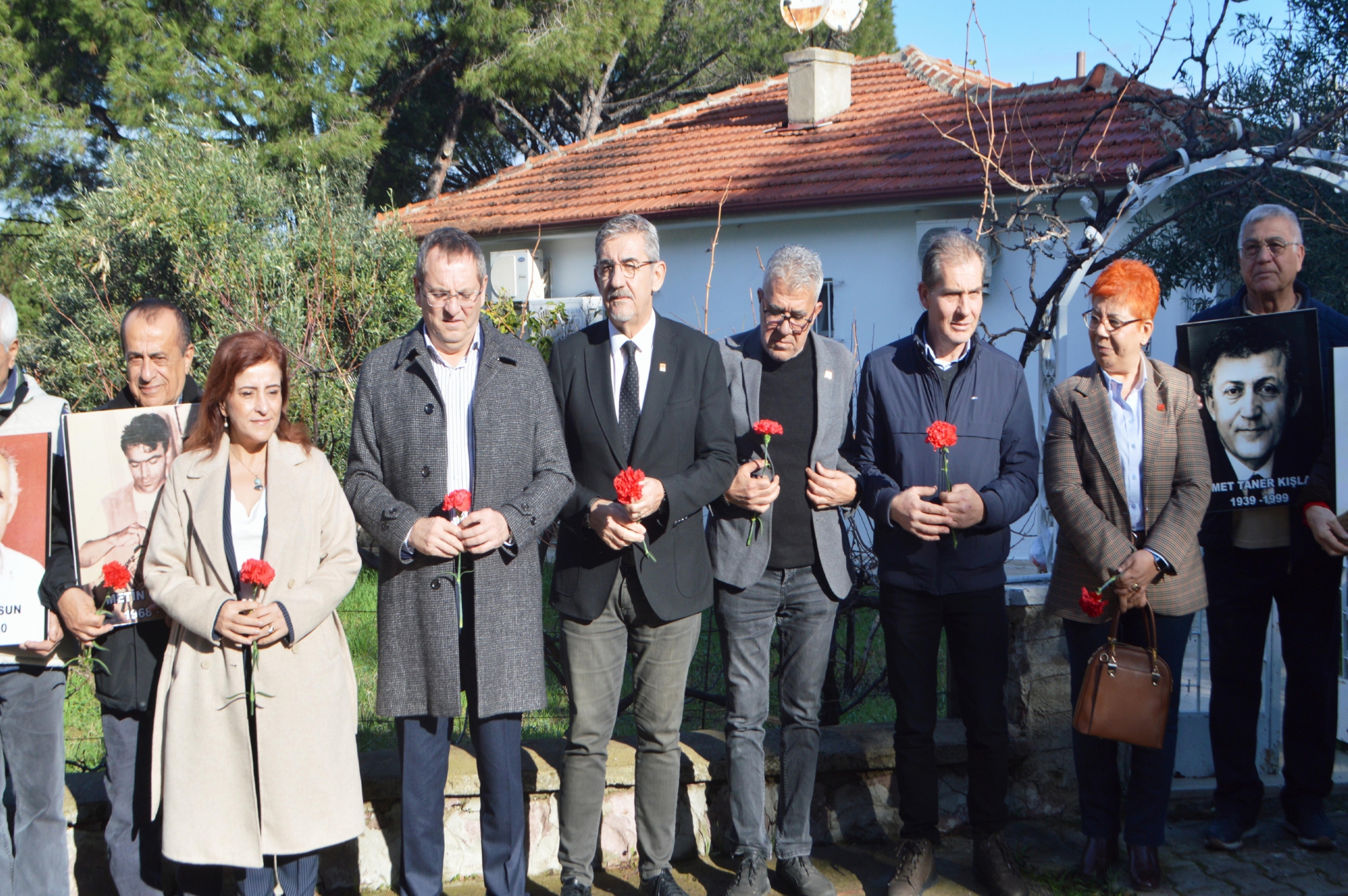 gazeteci-ugur-mumcu-ayvalikta-anildi-haberi-hFszQTYc.jpg