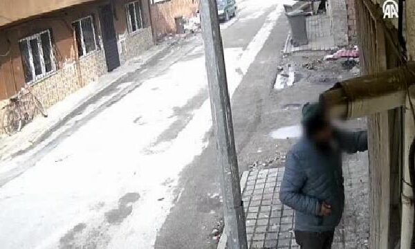 GÜNCELLEME – Bursa’da polise direnen baba ekiplere teslim oldu haberi