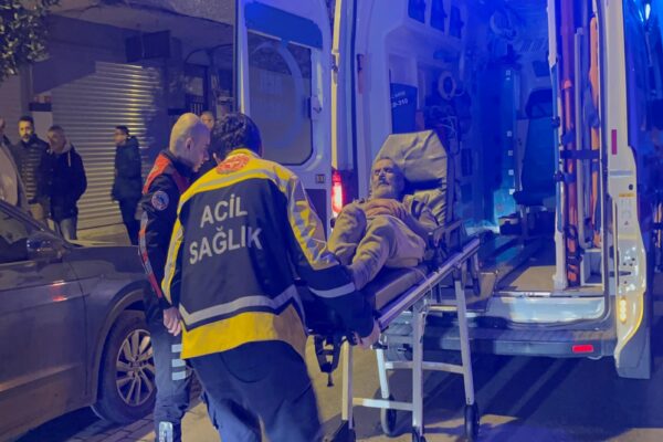 Güngören’de iş yerinde çıkan yangında 1 kişi dumandan etkilenerek hastaneye kaldırıldı haberi