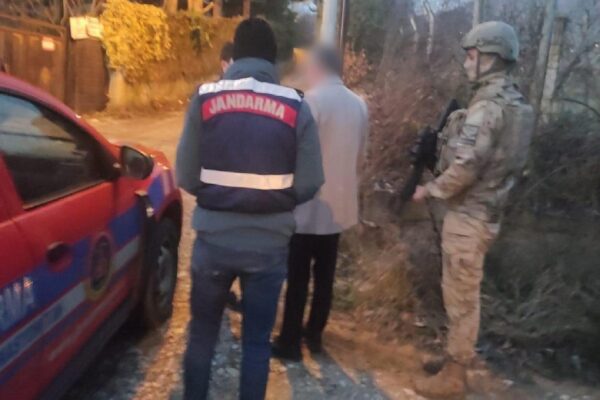“İnegöl Terkinler Çetesi” operasyonunda adliyeye sevk edilen 4 şüpheliden biri tutuklandı haberi