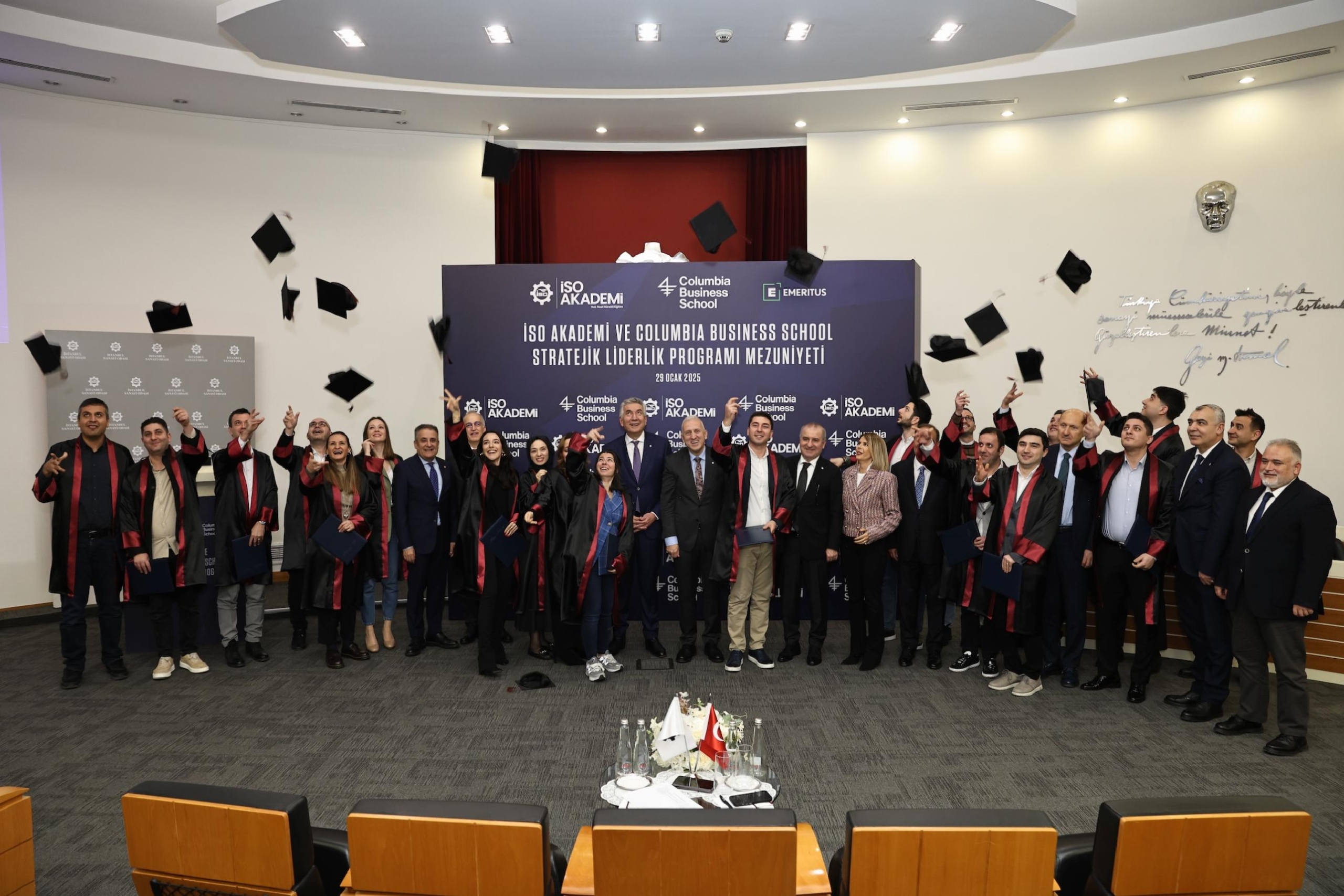 İSO Akademi’nin Stratejik Liderlik Yolculuğu sertifika programı ilk mezunlarını verdi haberi