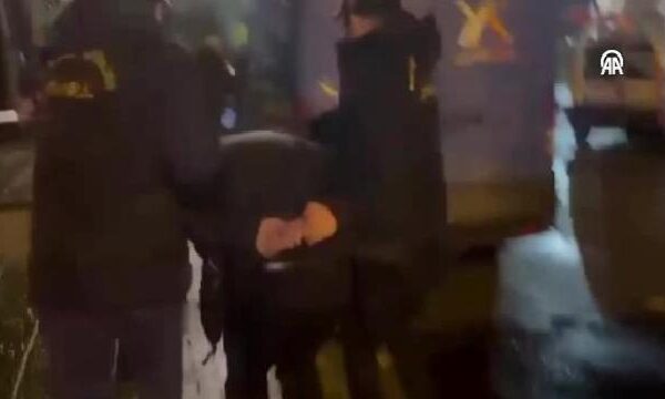 İstanbul’da müşterilerini taciz ettiği öne sürülen taksi sürücüsü gözaltına alındı