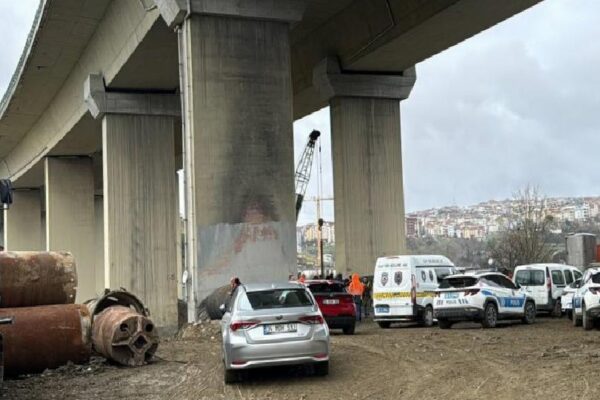 İstanbul’da üzerine iş makinesinin kovası düşen emekçi öldü