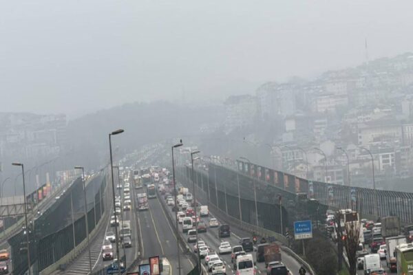 İstanbul’un bazı bölgelerinde ve Boğaz’da sis etkili oldu haberi