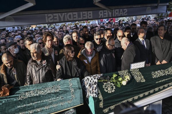 Kartalkaya’daki otel yangınında ölen anne ve kızı için İstanbul’da cenaze töreni yapıldı haberi