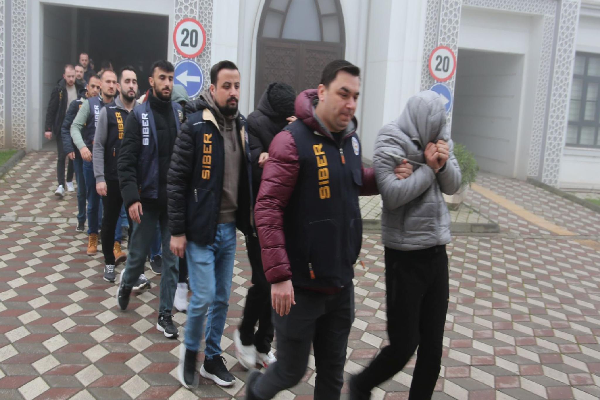 kocaeli-merkezli-dolandiricilik-operasyonunda-33-supheli-tutuklandi-haberi-aI54dTyh.jpg