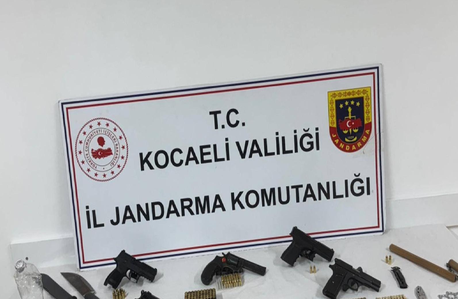 kocaeli-merkezli-silah-kacakciligi-operasyonunda-yakalanan-5-zanli-tutuklandi-haberi-PWJ2bYQq.jpg