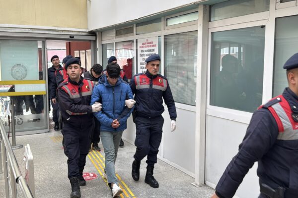 Kocaeli’de bir kişinin öldürülmesine ilişkin 2 zanlı tutuklandı haberi