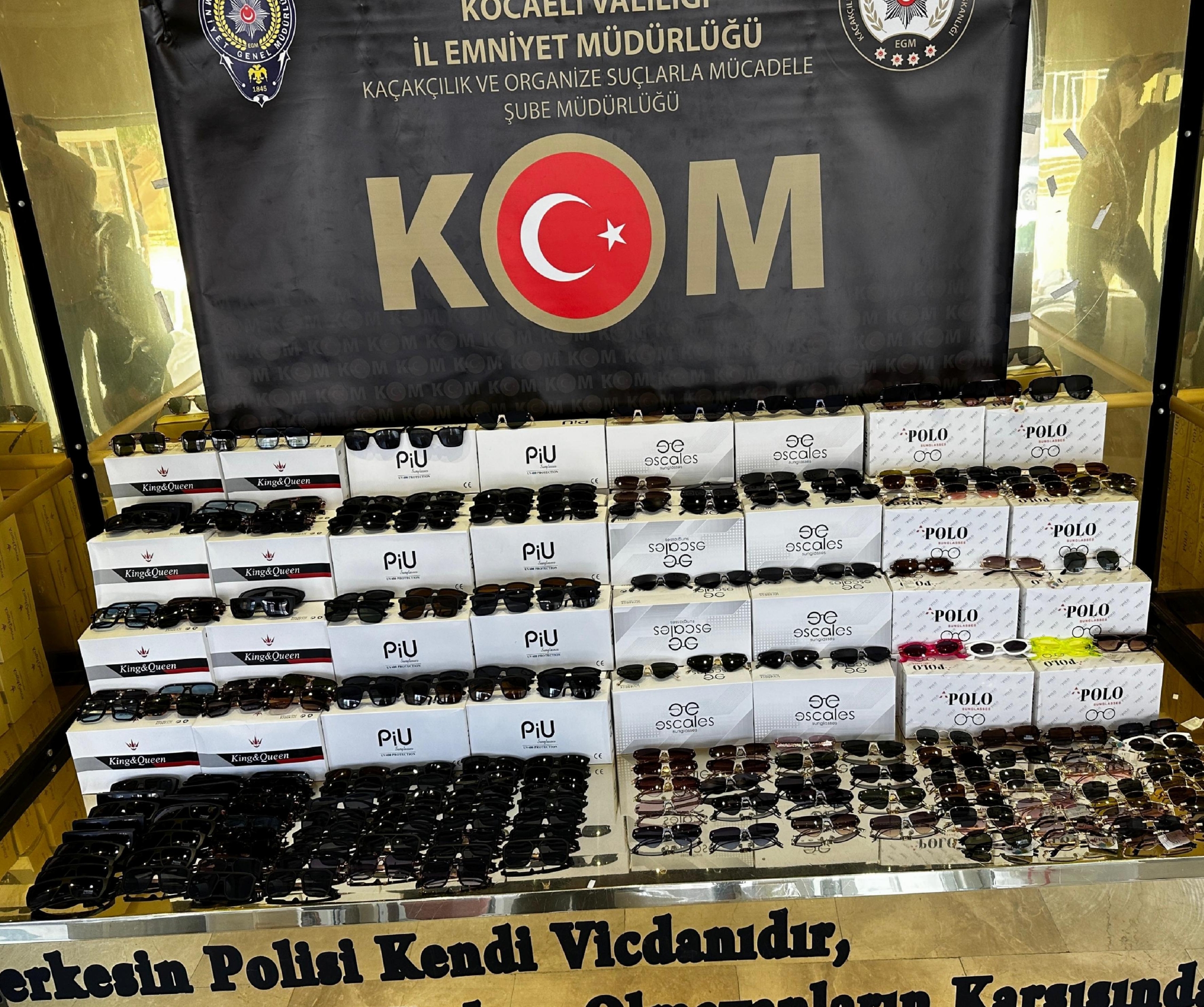 kocaelide-bir-tirda-169-bin-680-kacak-gunes-gozlugu-ele-gecirildi-P7hXx2U5.jpg