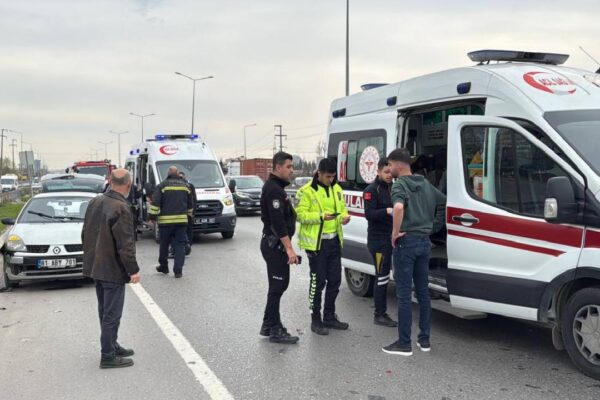 Kocaeli’de iki otomobilin karıştığı kazada 3 kişi yaralandı haberi