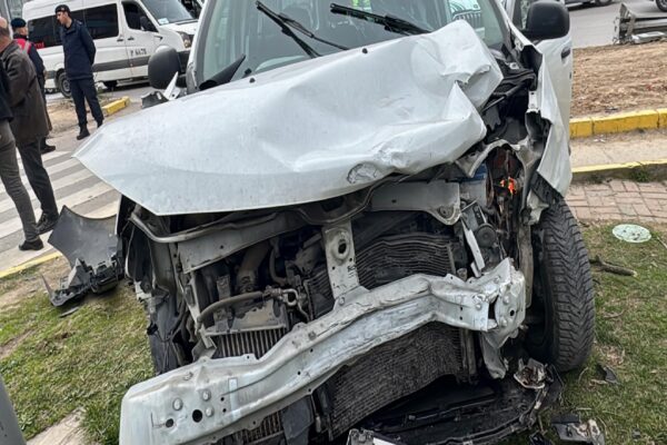 Kocaeli’de kaza yapan jandarma trafik aracındaki 1 personel yaralandı haberi