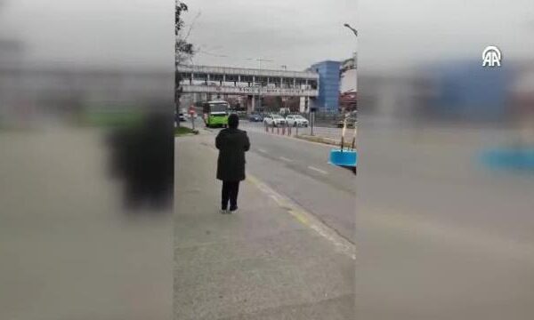 Kocaeli’de otobüs şoförüne eşinden sürpriz doğum günü kutlaması haberi