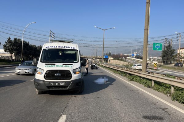 Kocaeli’de otomobille çarpışan motosikletin sürücüsü öldü