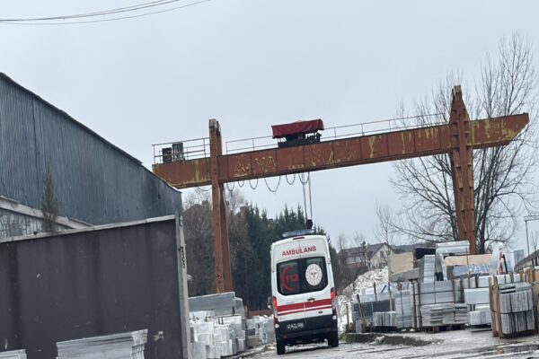 Kocaeli’de vinçten düşen emekçi öldü