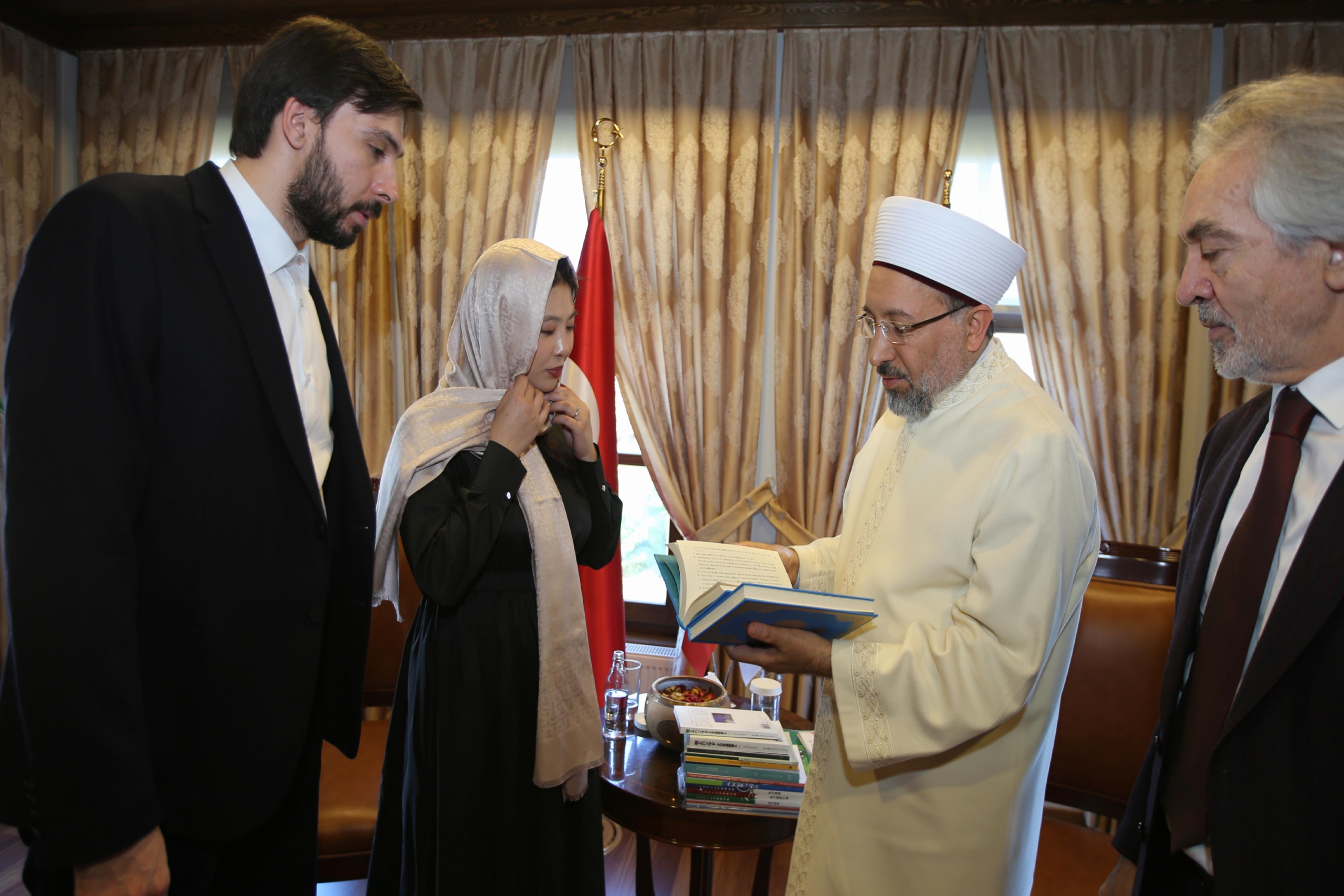 muellif-iskender-palanin-japon-gelini-saito-istanbulda-musluman-oldu-DTCEQ28x.jpg