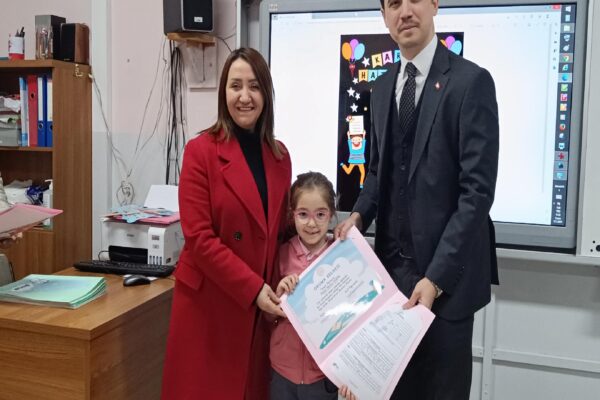 Pazaryeri ilçesinde öğrenciler karnelerini aldı