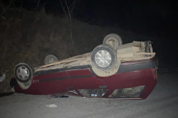 Sakarya’da devrilen otomobildeki 1 kişi yaralandı haberi