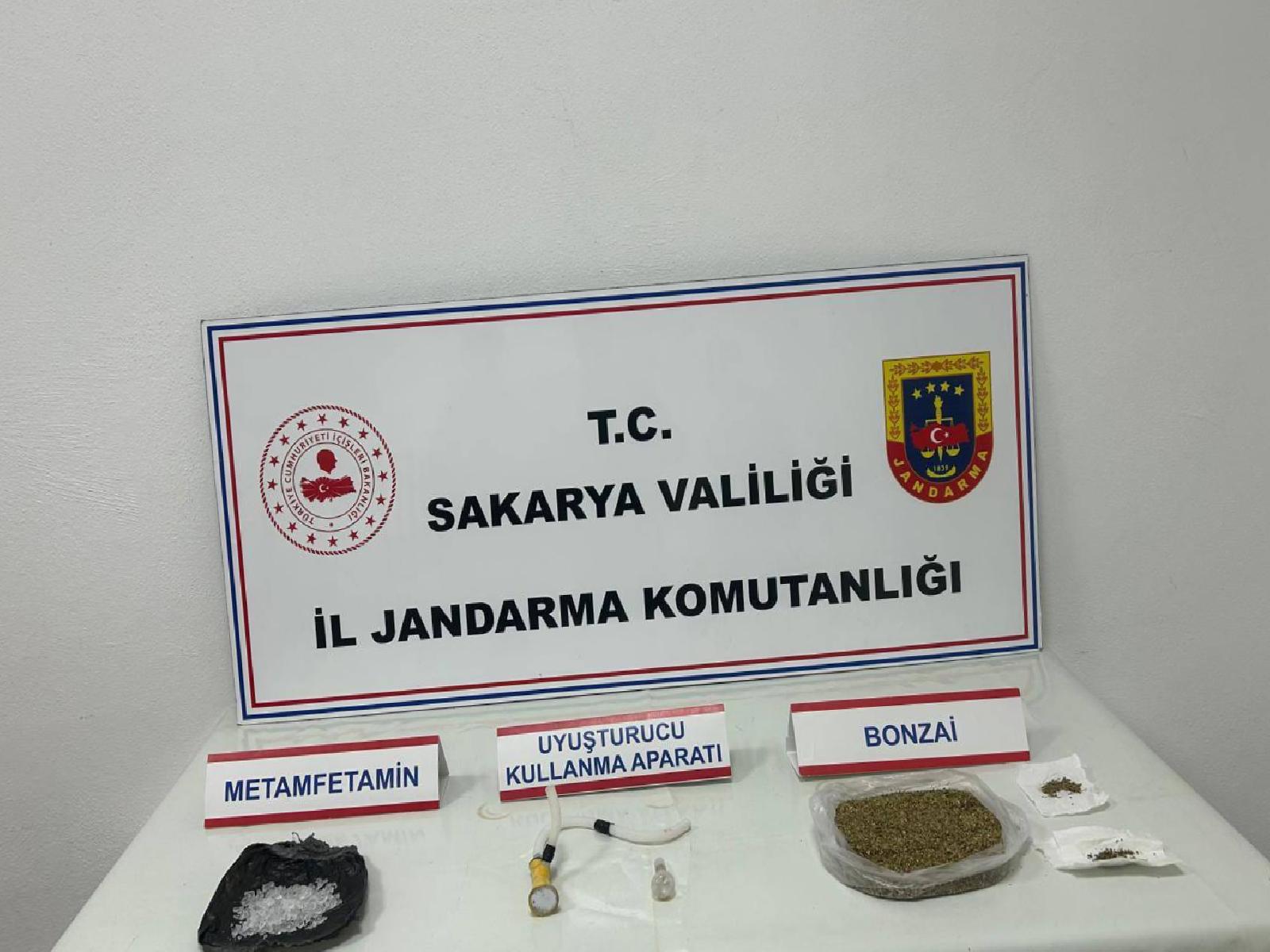 sakaryada-uyusturucu-operasyonlari-kapsaminda-3-supheli-tutuklandi-haberi-3liJcFfw.jpg