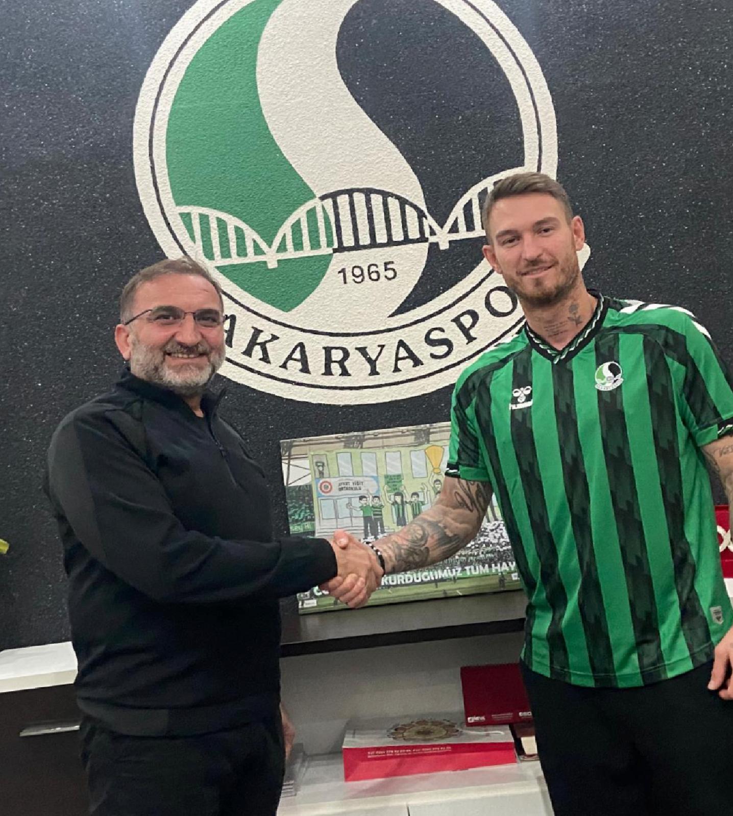 sakaryaspor-forvet-omer-sismanoglunu-transfer-etti-haberi-2m8Kwr1W.jpg